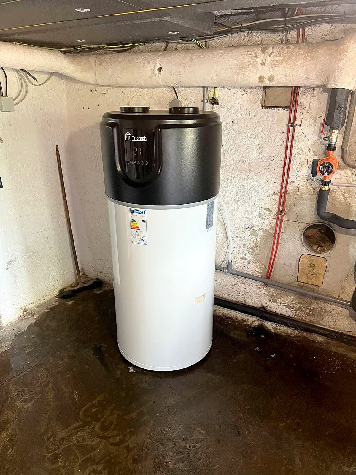 Chauffe-eau thermodynamique posé dans une cave