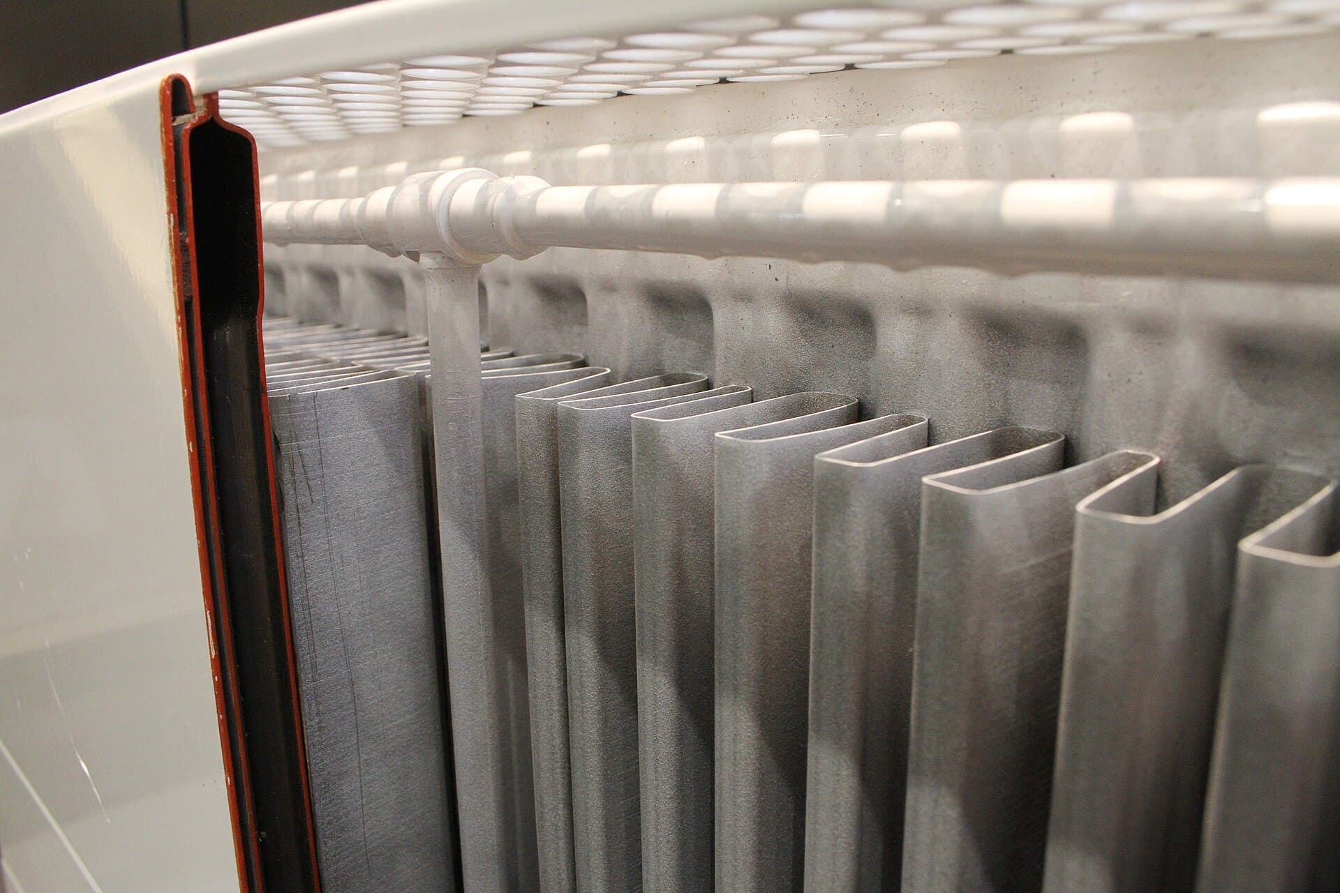Radiateur en fonte dans une pièce de vie